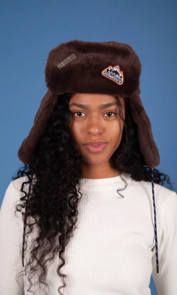 Gorro peludo marrón